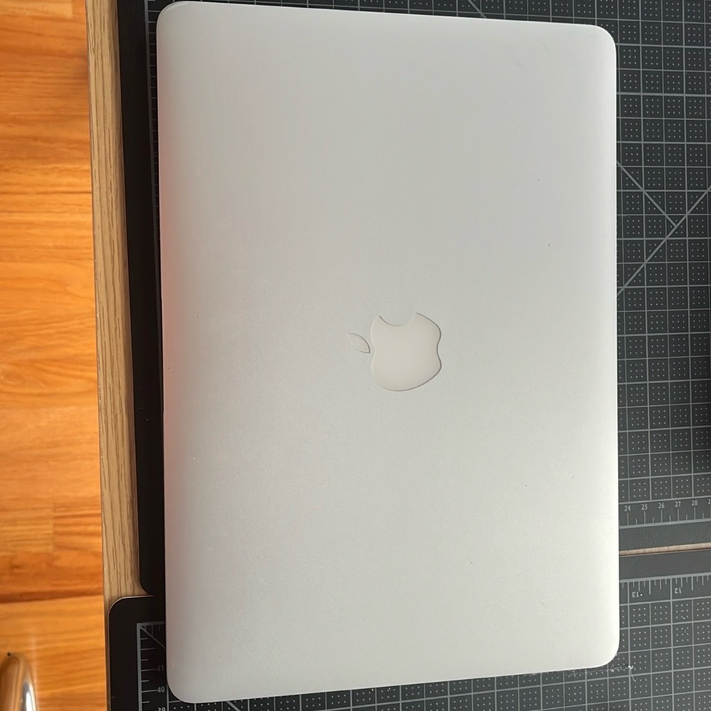 MacBook Air 16inch 2015 model